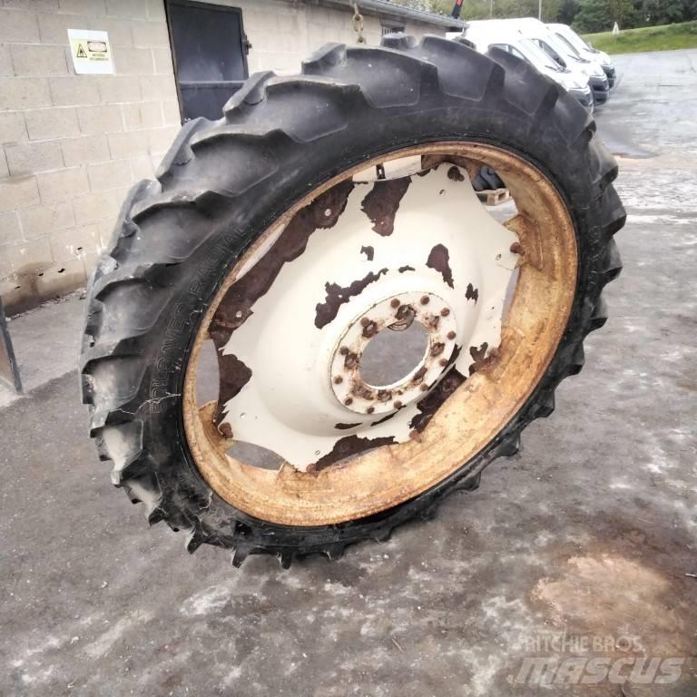 Taurus 9.5R44 Pneus, roues et jantes