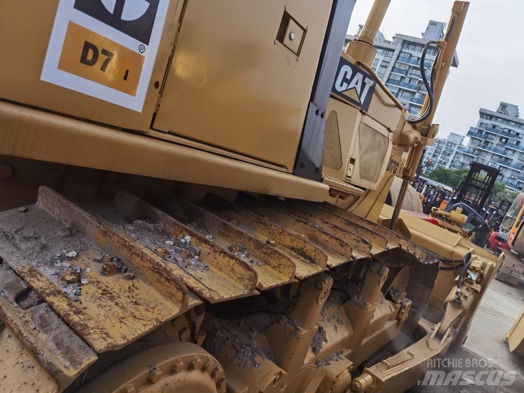 CAT D 7 G Niveleuse