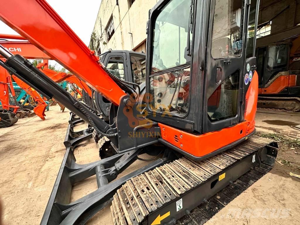 Hitachi ZX 68USR-5A Mini pelle < 7t