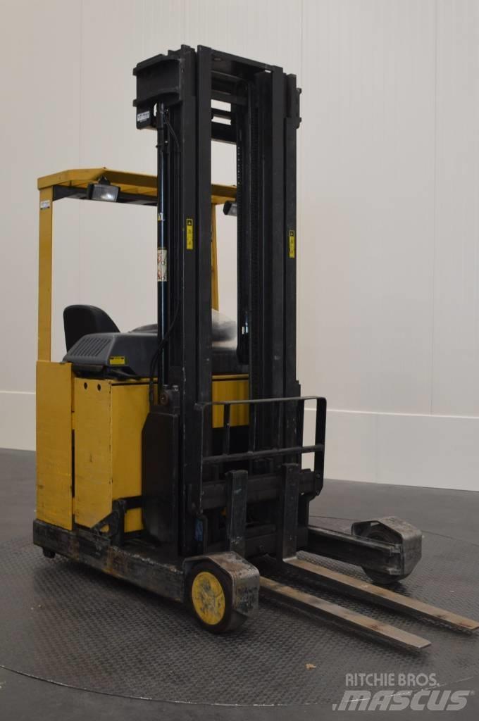 CAT NR 16 Reachtruck Chariot à mât rétractable