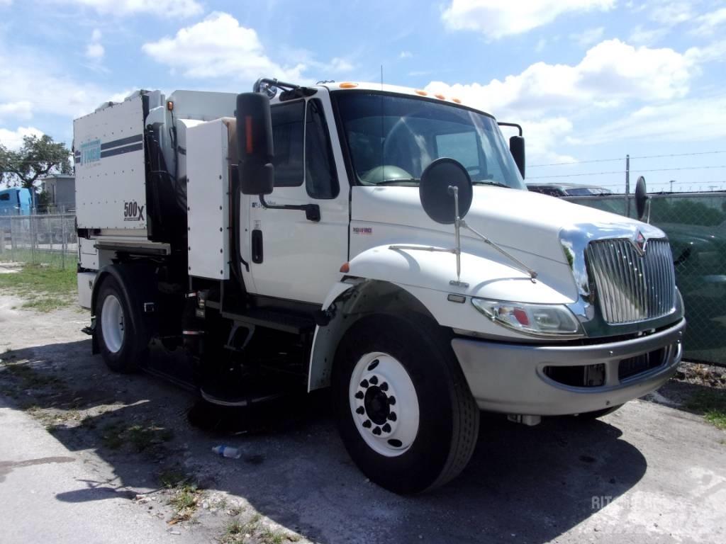 International 4300 Camion balayeur