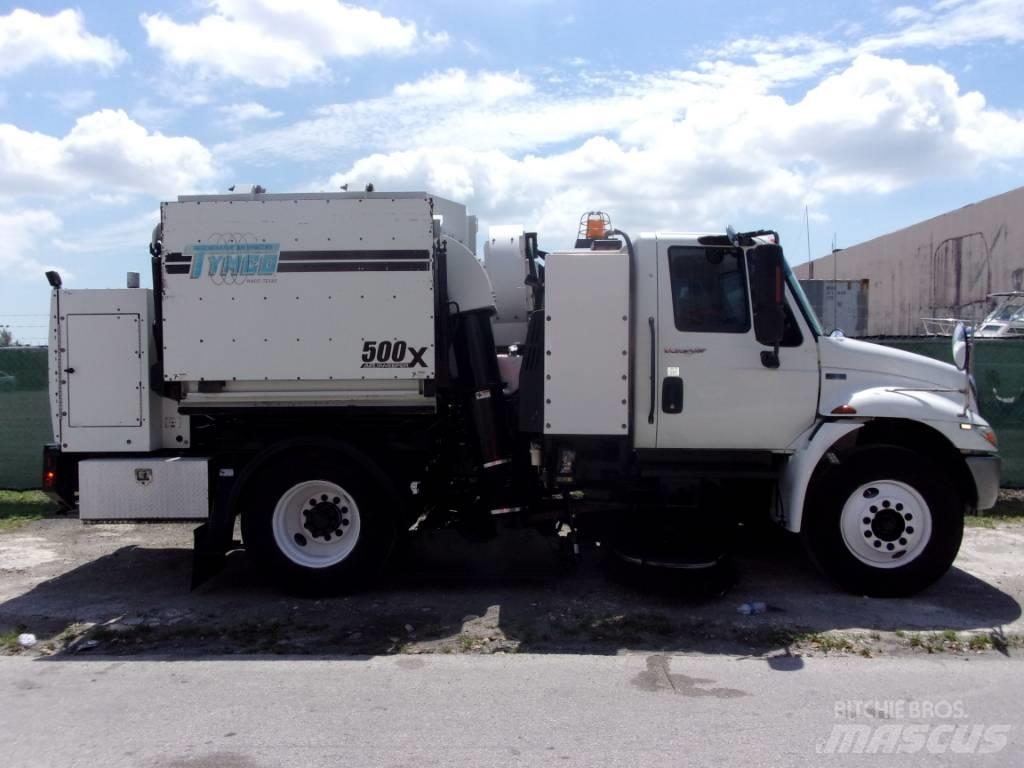 International 4300 Camion balayeur