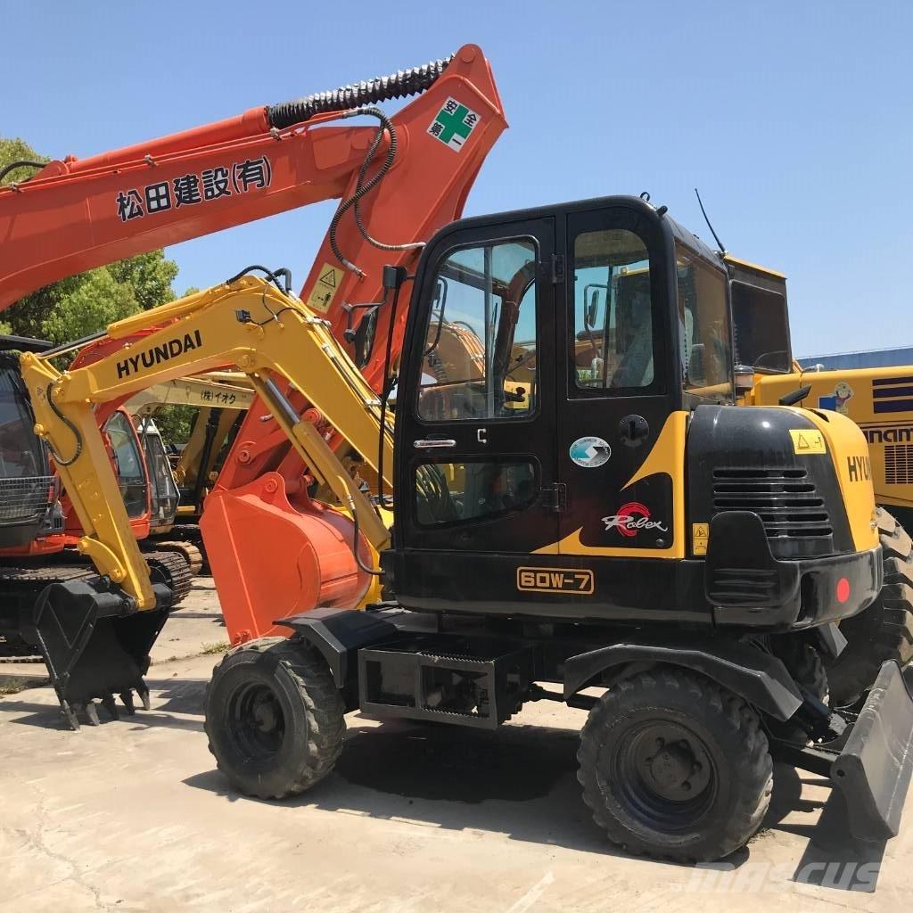 Hyundai 60 W Pelle sur pneus