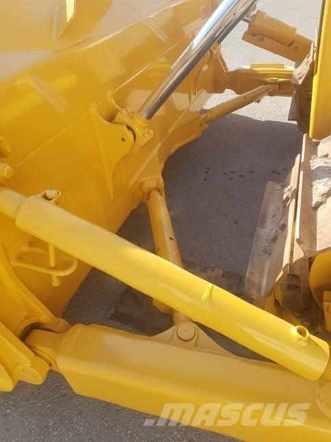 Komatsu D65EX-15 Bouteurs sur chenilles