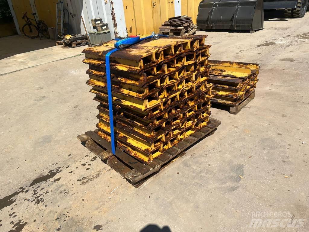 CAT D 6 Chenilles