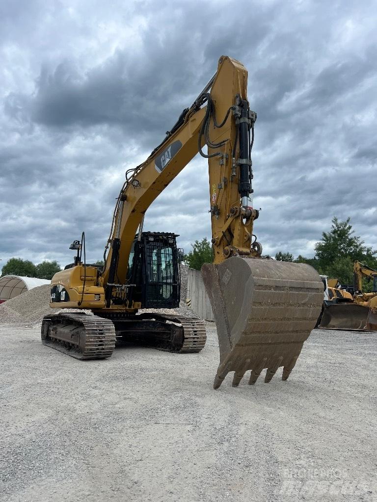 CAT 319 D L Pelle sur chenilles