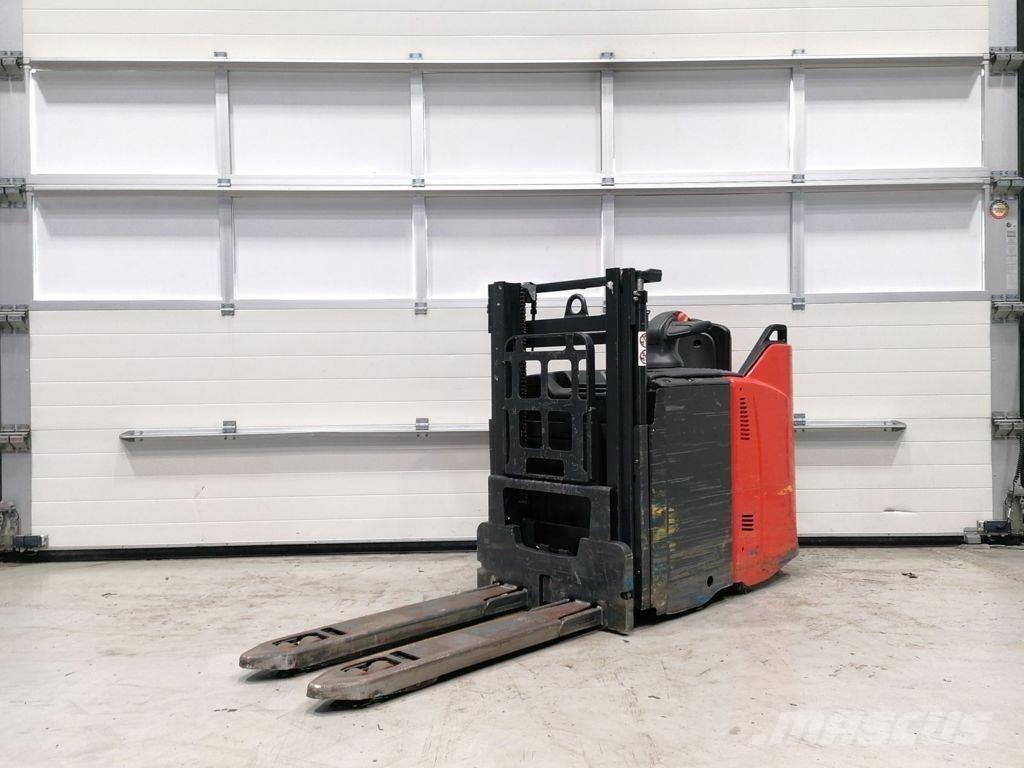 Linde D12 SP Gerbeur accompagnant