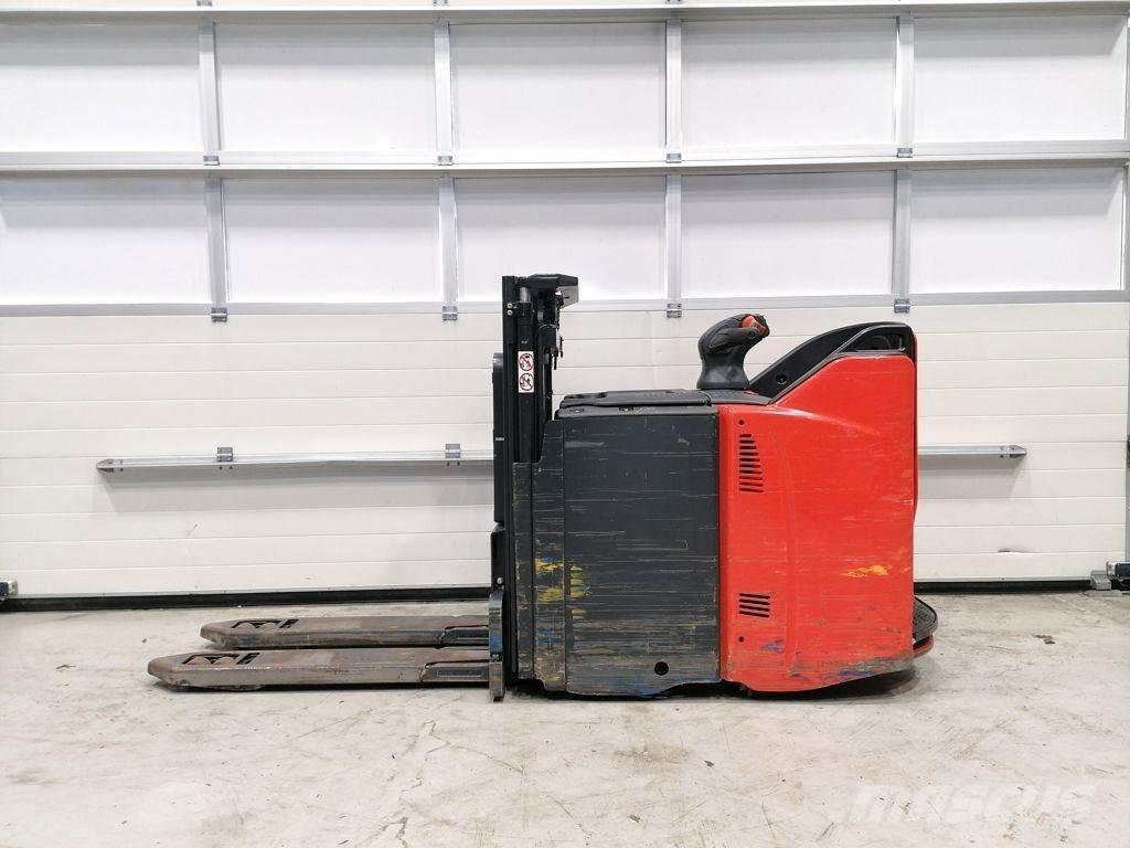 Linde D12 SP Gerbeur accompagnant