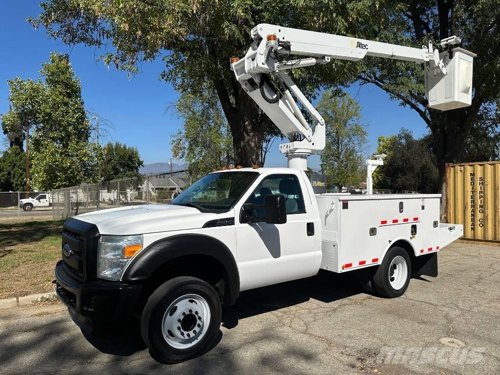 Altec AT 235 Camion nacelle