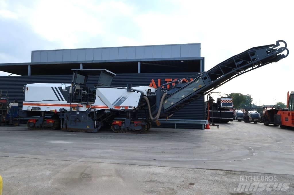 Wirtgen W250 Fraiseuse à froid
