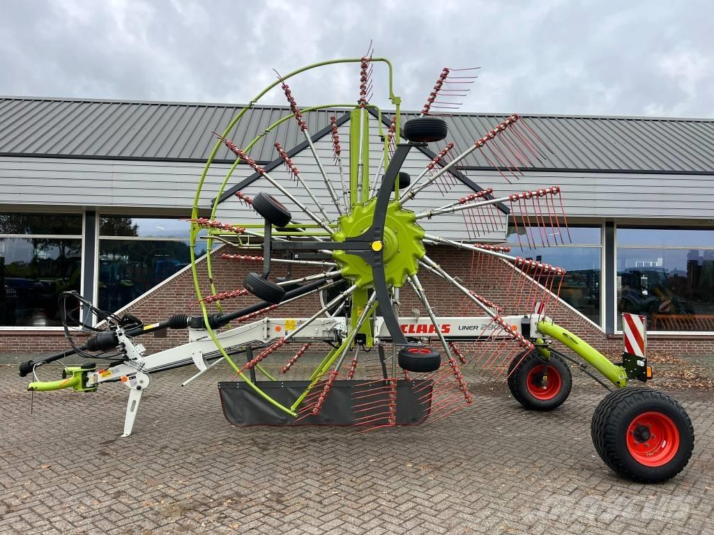 CLAAS Liner 2900 Andaineur
