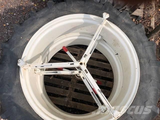 Pirelli 13.6 R38 Pneus, roues et jantes