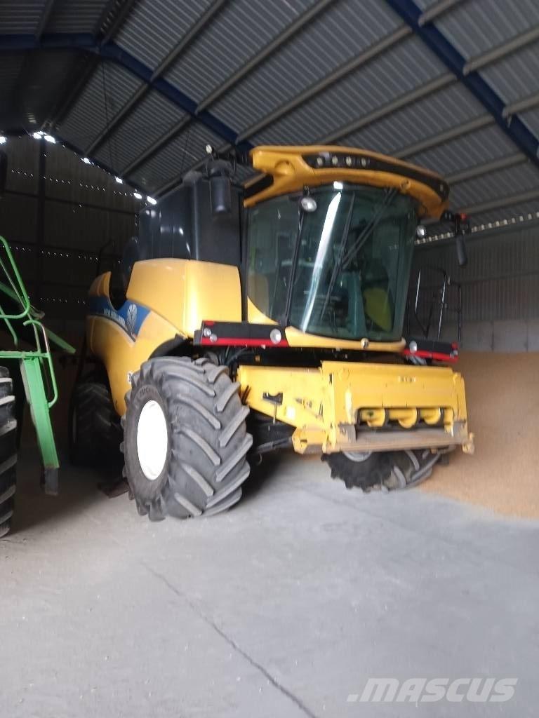 New Holland Cx 6.90 Moissonneuse batteuse