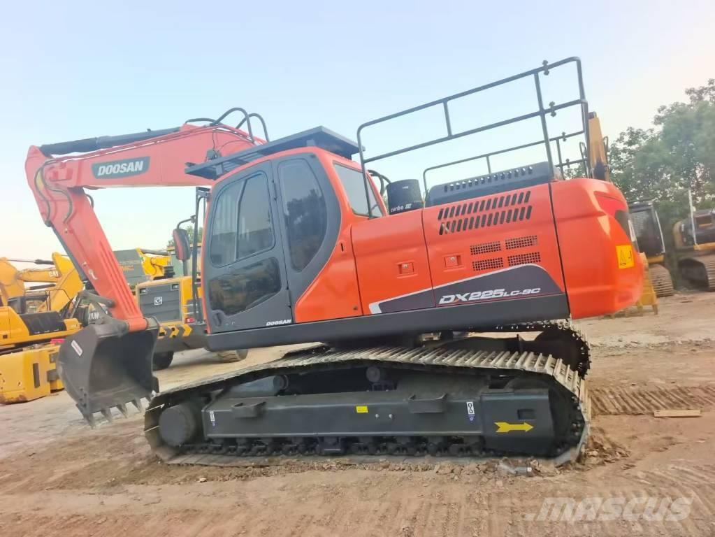 Doosan DX 225 Pelle sur chenilles