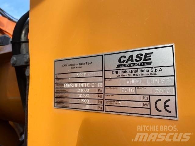 CASE 921F Chargeuse sur pneus