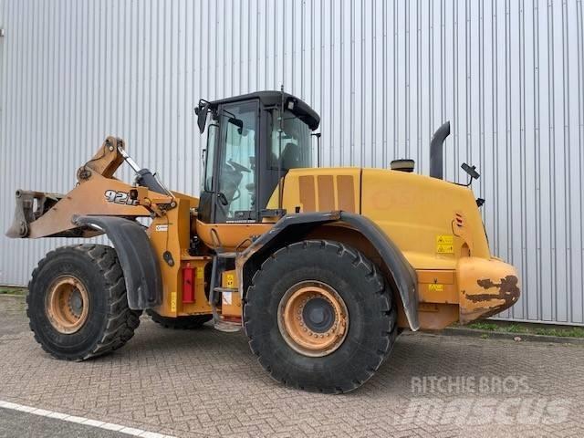 CASE 921F Chargeuse sur pneus