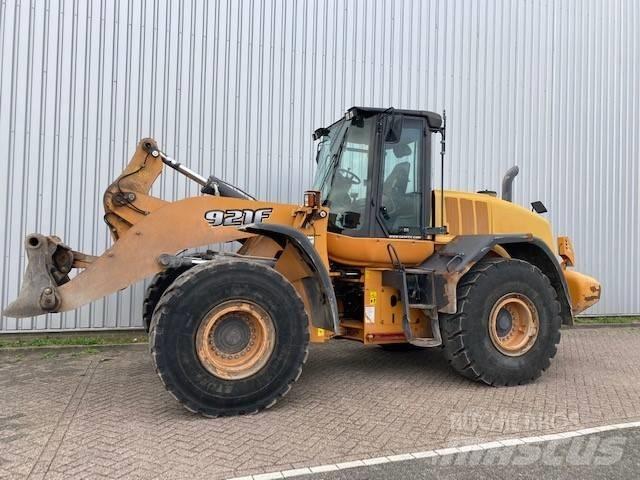 CASE 921F Chargeuse sur pneus