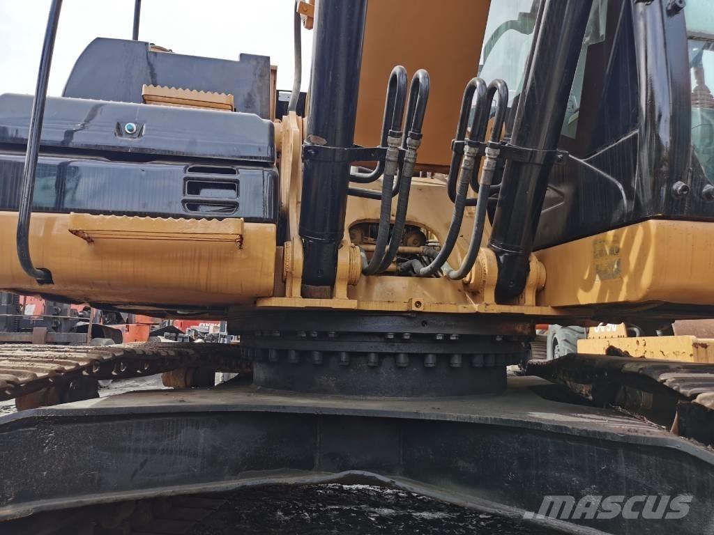 CAT 323D Pelle sur chenilles
