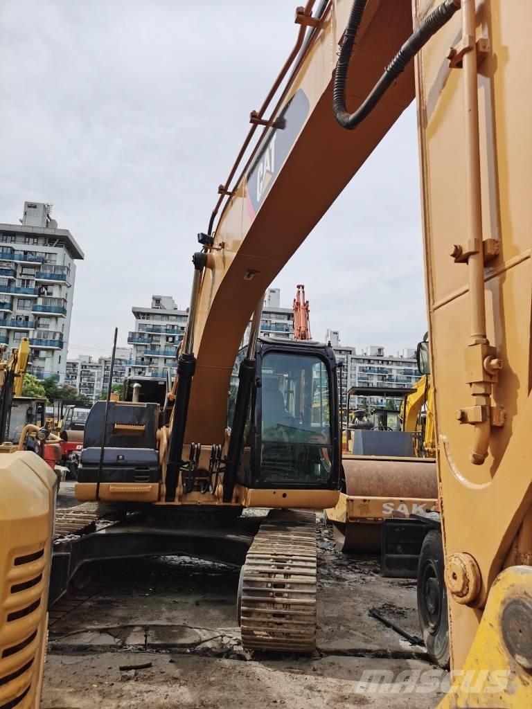 CAT 323D Pelle sur chenilles
