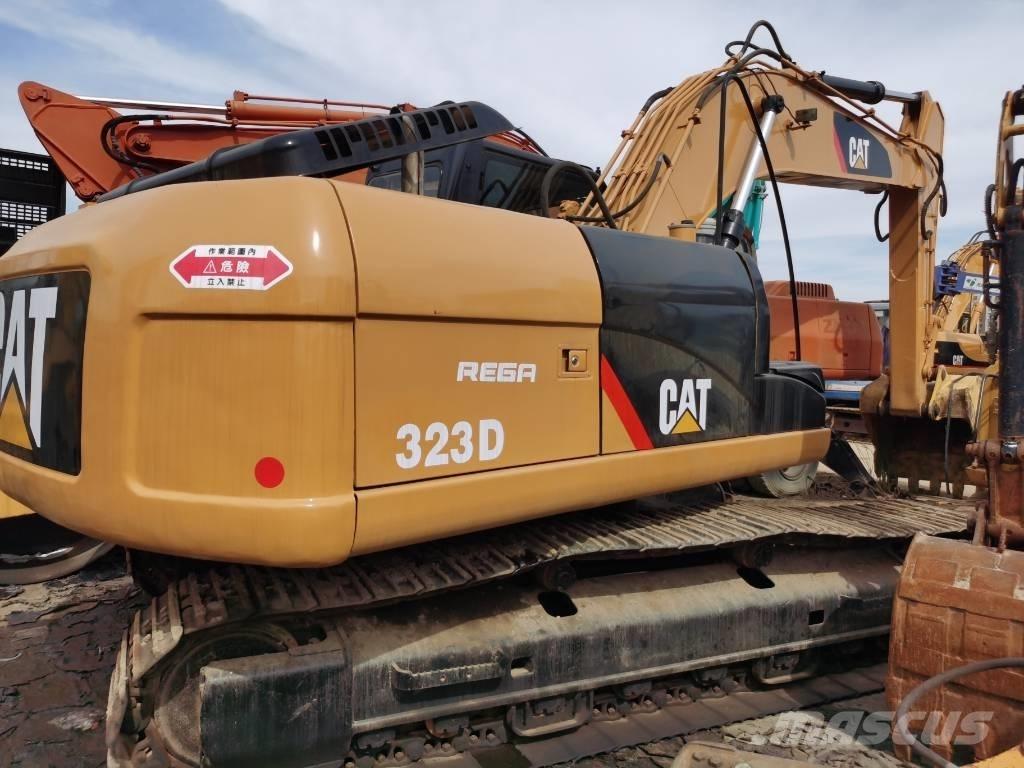 CAT 323D Pelle sur chenilles