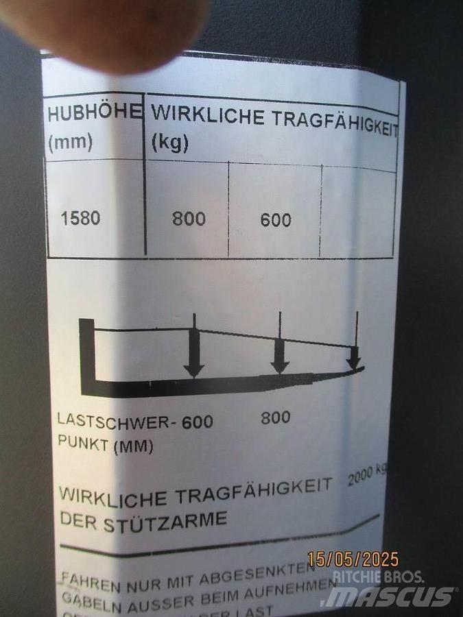 BT SWE 080L Gerbeur accompagnant