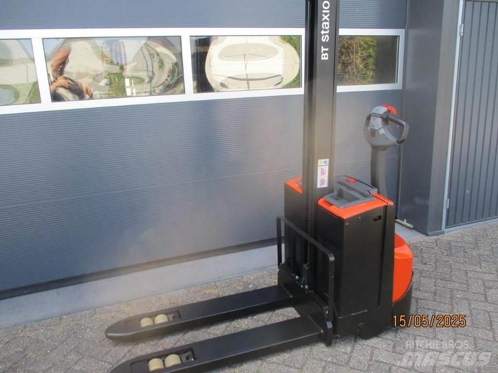 BT SWE 080L Gerbeur accompagnant