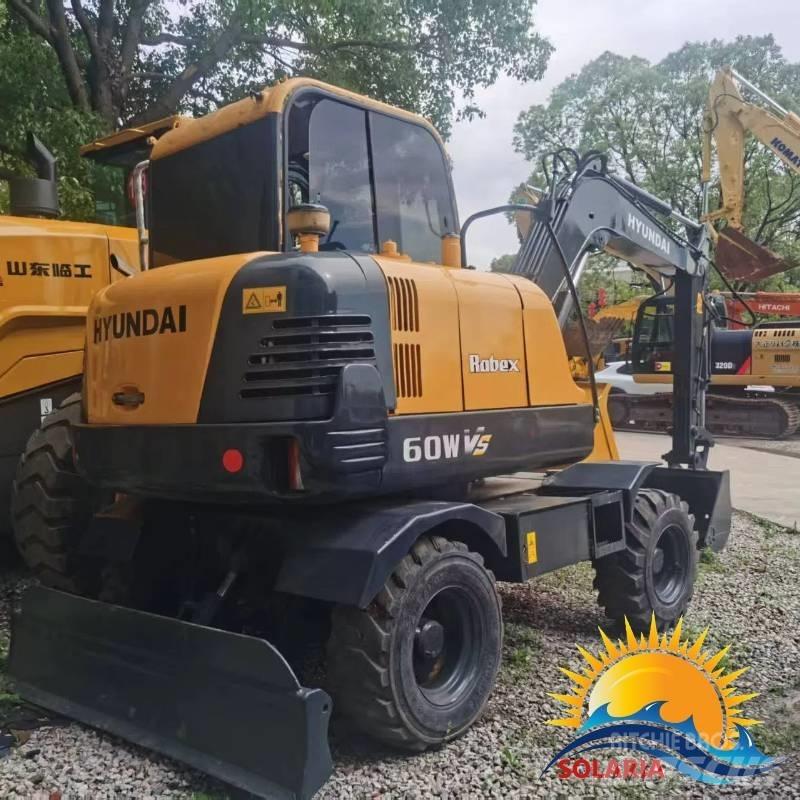 Hyundai R 60 W Pelle sur pneus