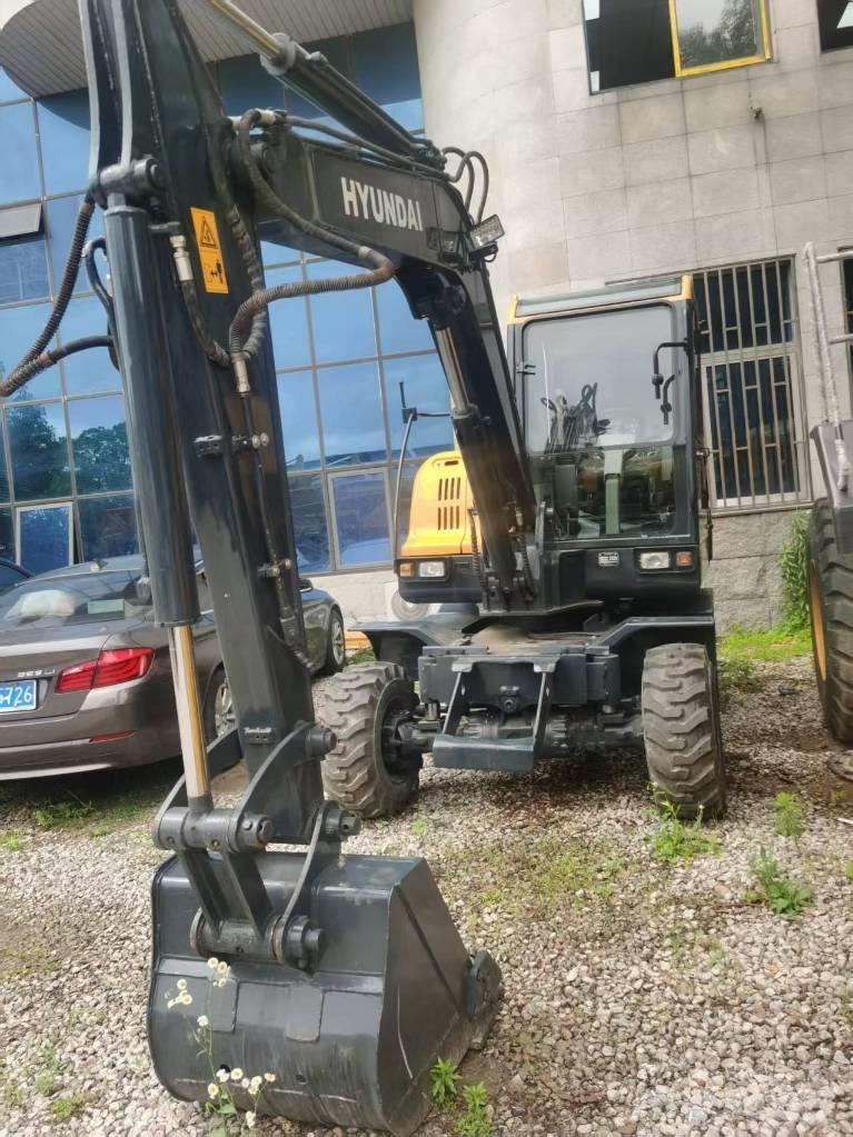 Hyundai R 60 W Pelle sur pneus