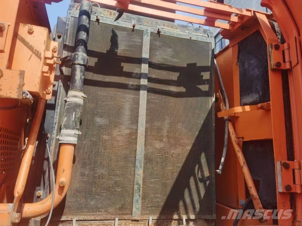 Doosan DH 210 W-7 Pelle sur pneus