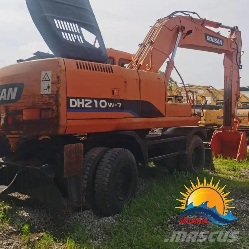 Doosan DH 210 W-7 Pelle sur pneus