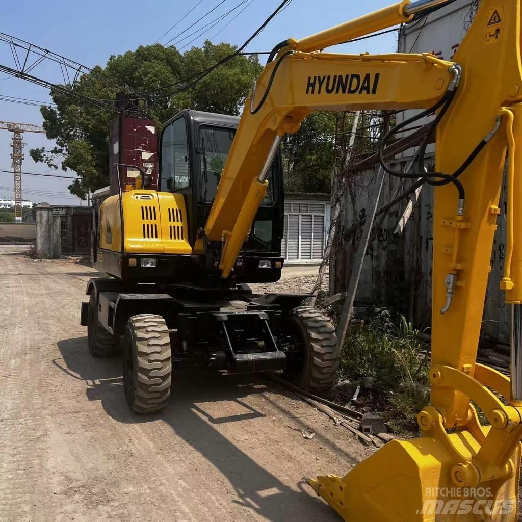 Hyundai R60W-7 Pelle sur pneus