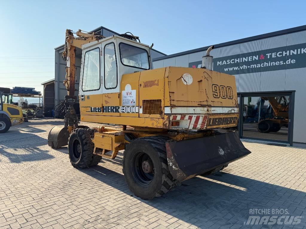 Liebherr A 900 C Pelle sur pneus