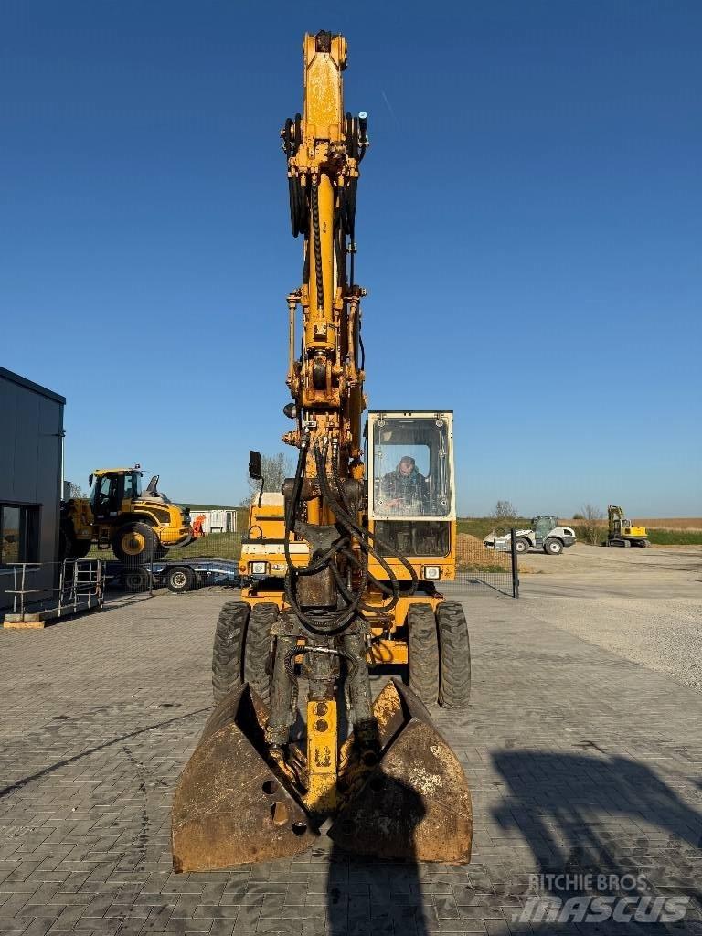 Liebherr A 900 C Pelle sur pneus