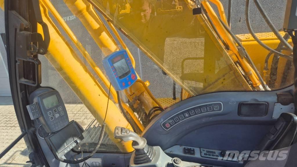 JCB JS 220 LC Pelle sur chenilles