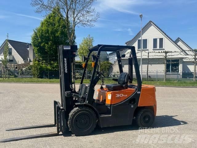 Doosan D30 Plus Chariots diesel