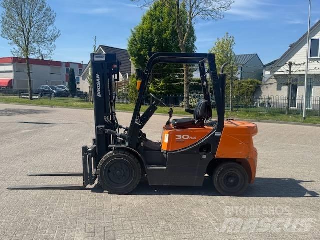 Doosan D30 Plus Chariots diesel