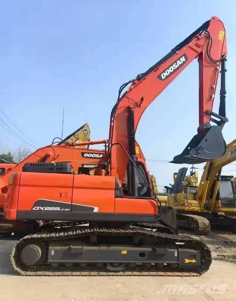 Doosan DX 225 LC Pelle sur chenilles