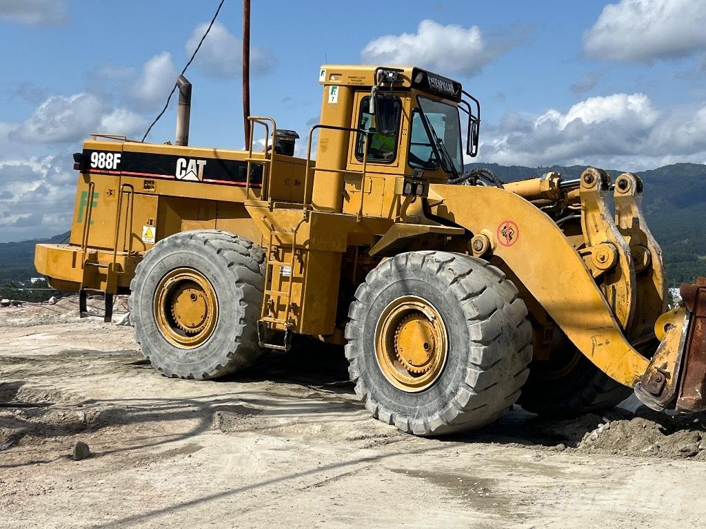CAT 988 F II Chargeuse sur pneus