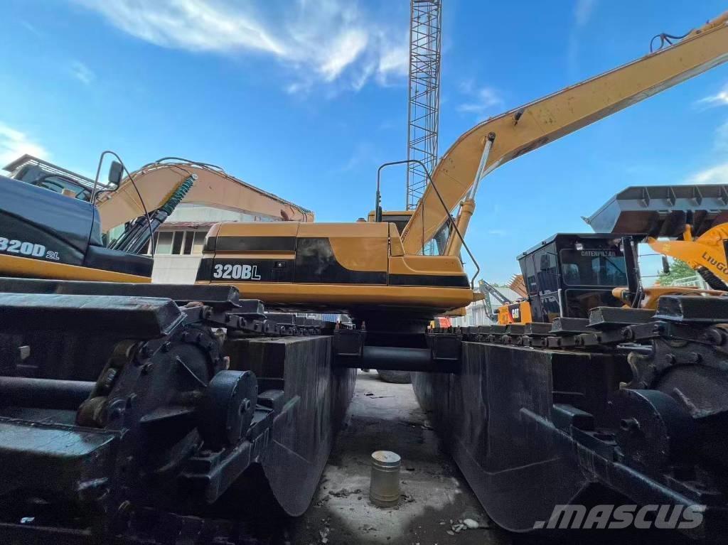 CAT 320 B L Pelles amphibies