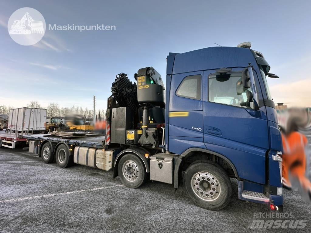Volvo FH 540 Camion plateau ridelle avec grue