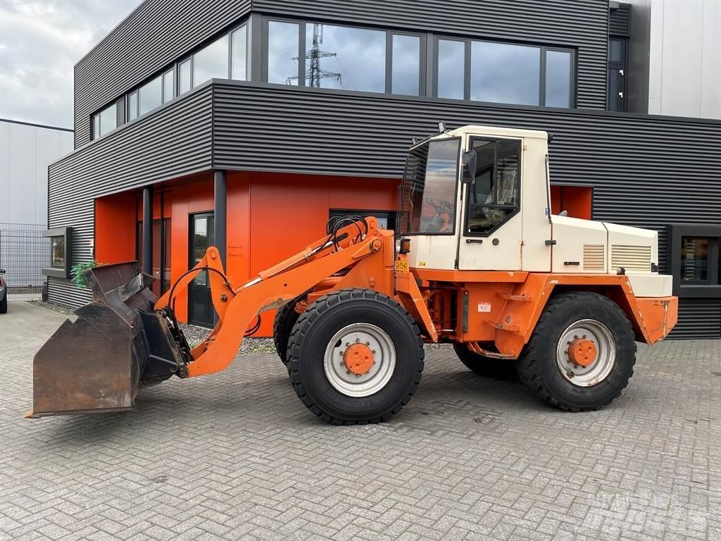 Schaeff SKS 661 Chargeuse sur pneus