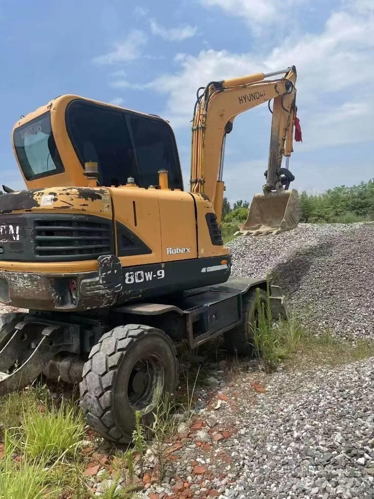 Hyundai 60W-9 Pelle sur pneus