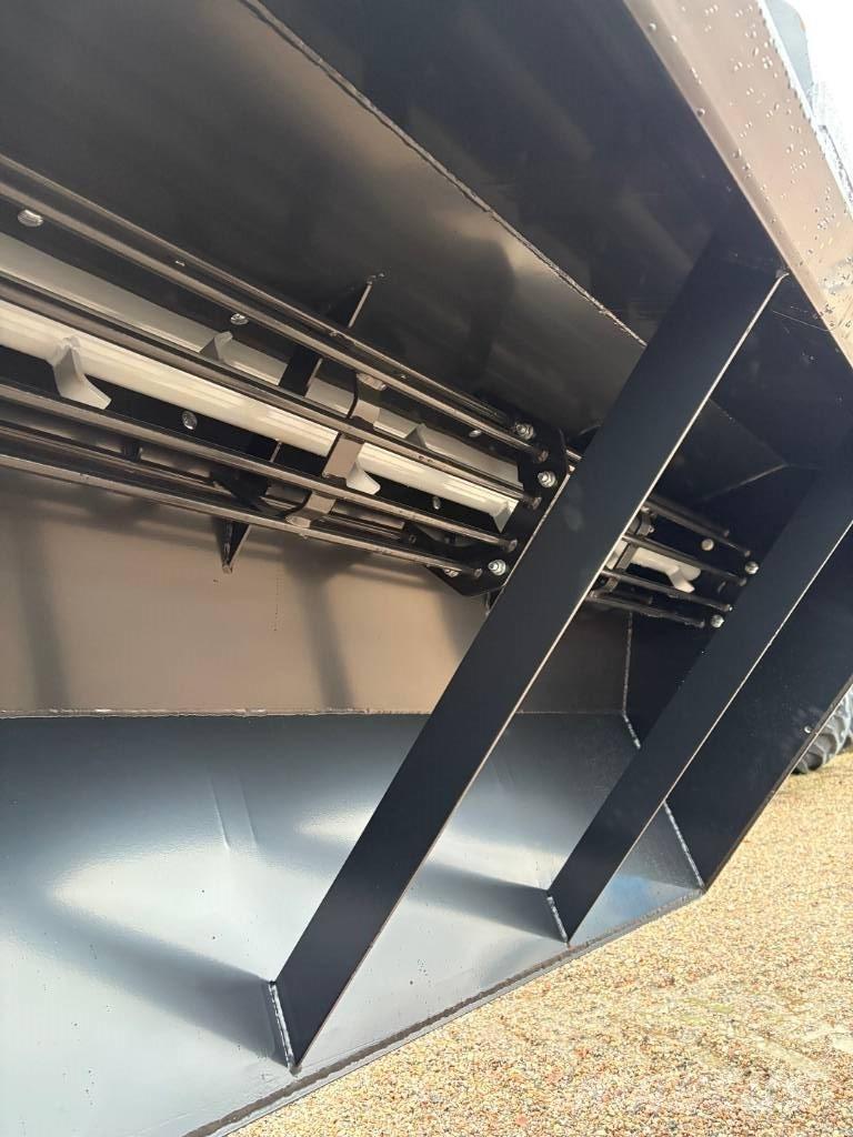 XYZ SANDSPRIDARE Sableuse et saleuse