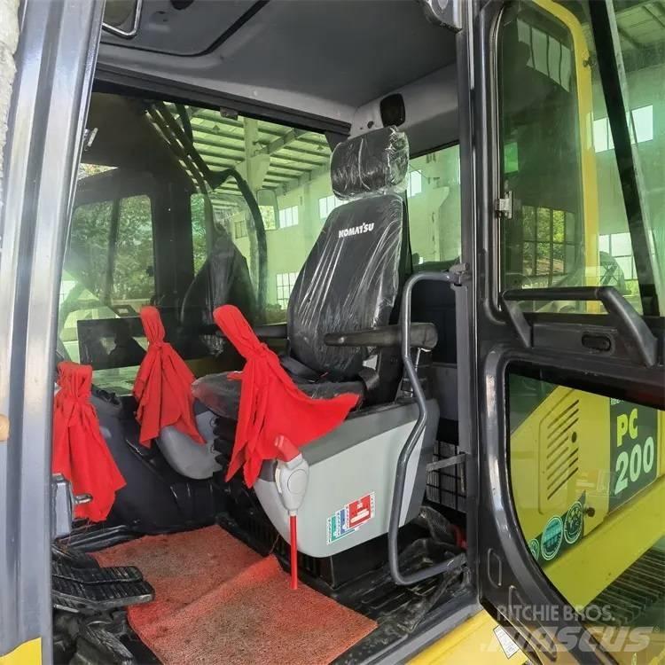 Komatsu PC200-8 Pelle sur chenilles