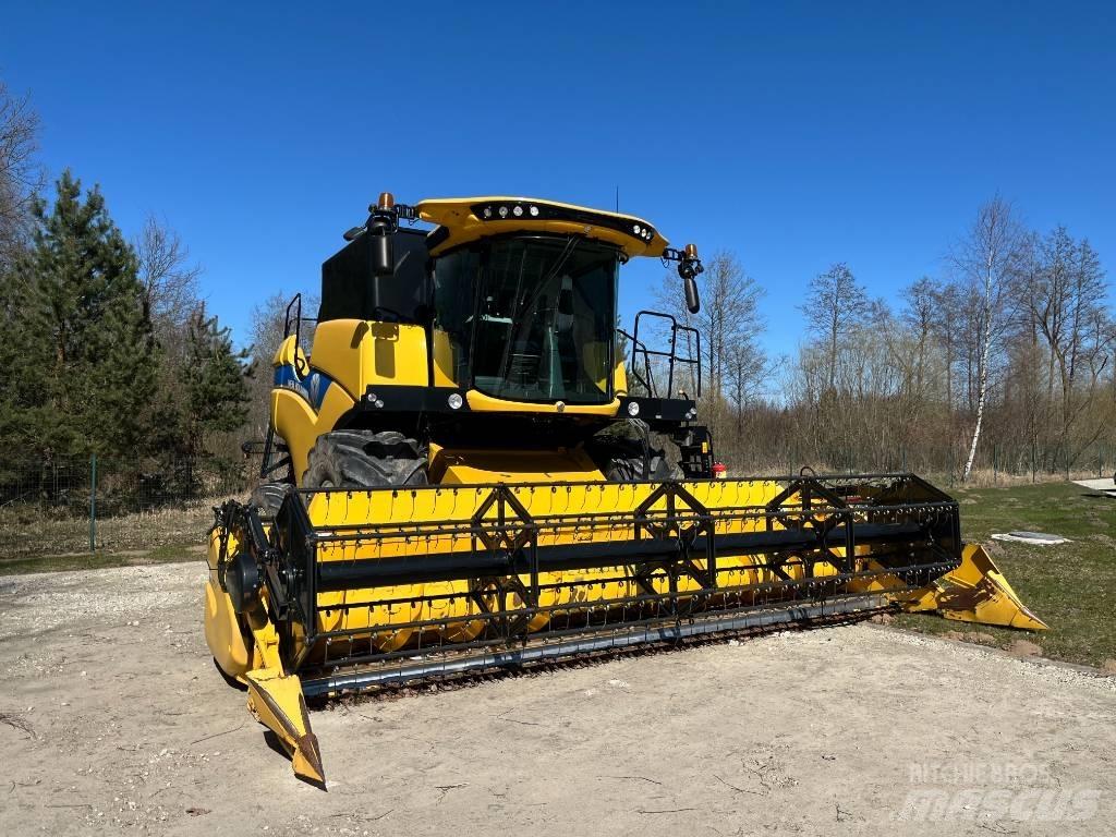 New Holland CX 6.80 Moissonneuse batteuse