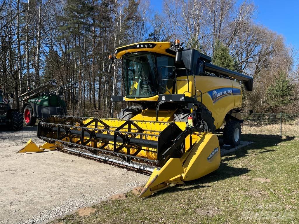 New Holland CX 6.80 Moissonneuse batteuse