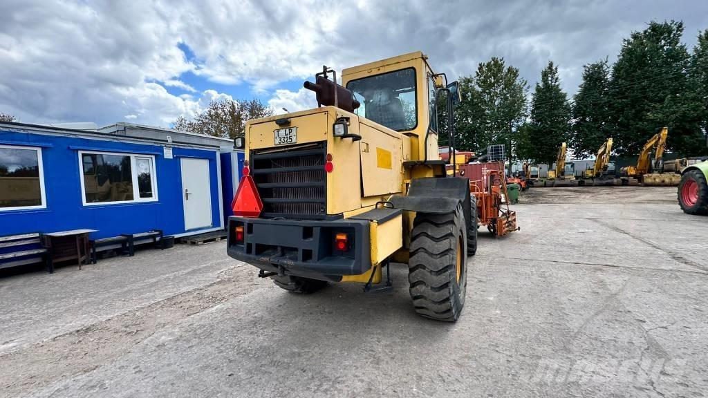 Komatsu WA 200 Chargeuse sur pneus