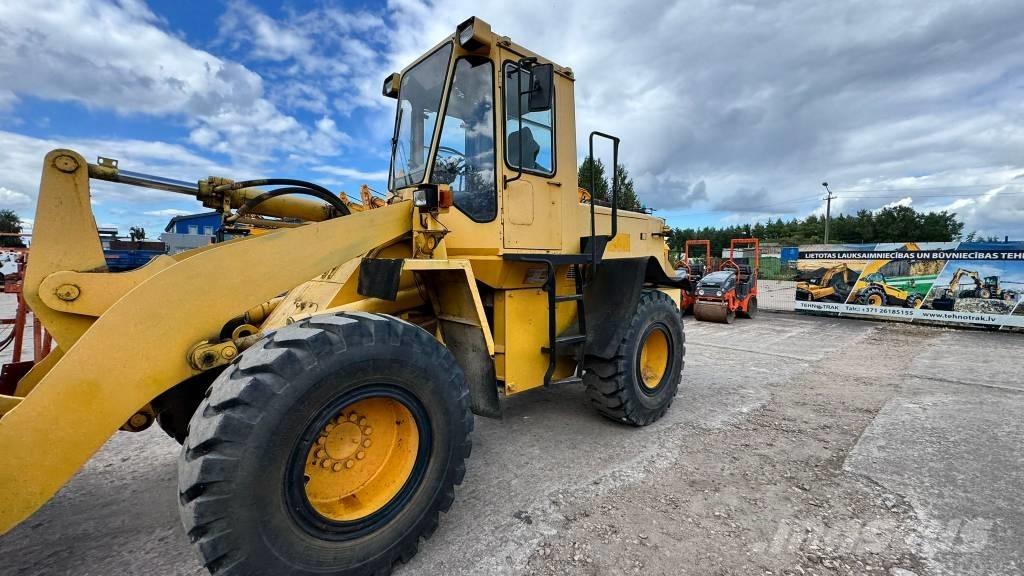Komatsu WA 200 Chargeuse sur pneus