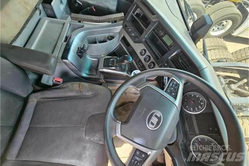 UD TRUCKS QUON Autre camion