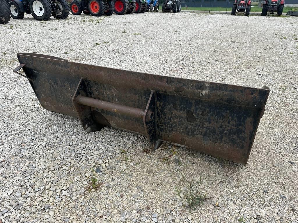  ŁYŻKA MANITOU 2,4 M Autres équipements de chargement et de levage